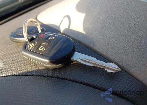 2011 Ford Escape Xlt z USA, uszkodzony, nr VIN 1FMCU9D76BKA93901